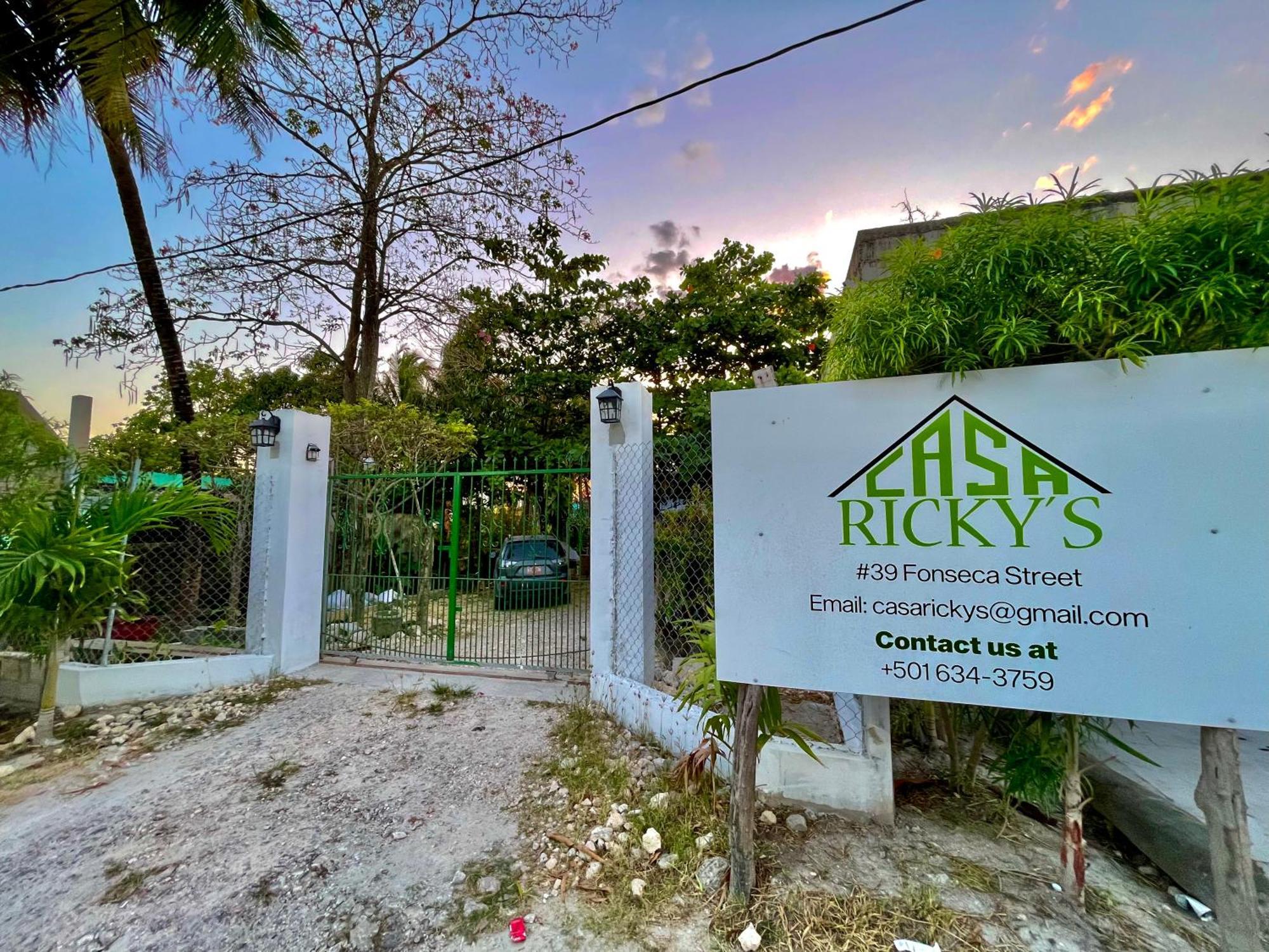 Casa Ricky'S Hostel Orange Walk Екстериор снимка