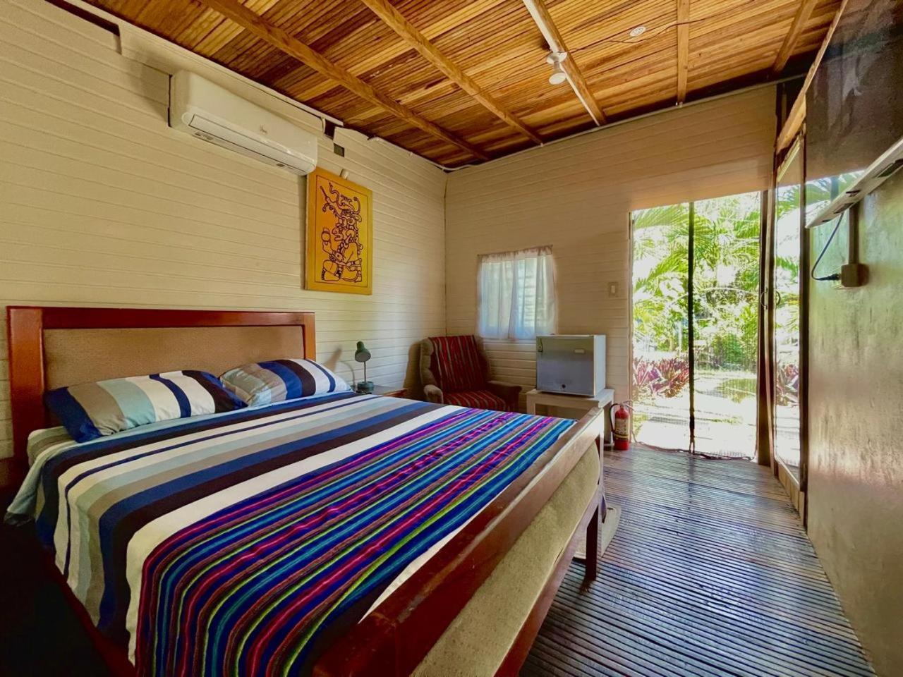 Casa Ricky'S Hostel Orange Walk Екстериор снимка