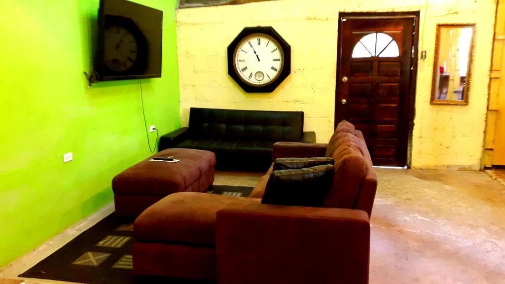 Casa Ricky'S Hostel Orange Walk Екстериор снимка