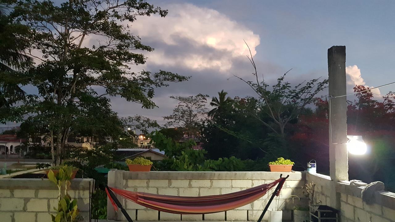 Casa Ricky'S Hostel Orange Walk Екстериор снимка