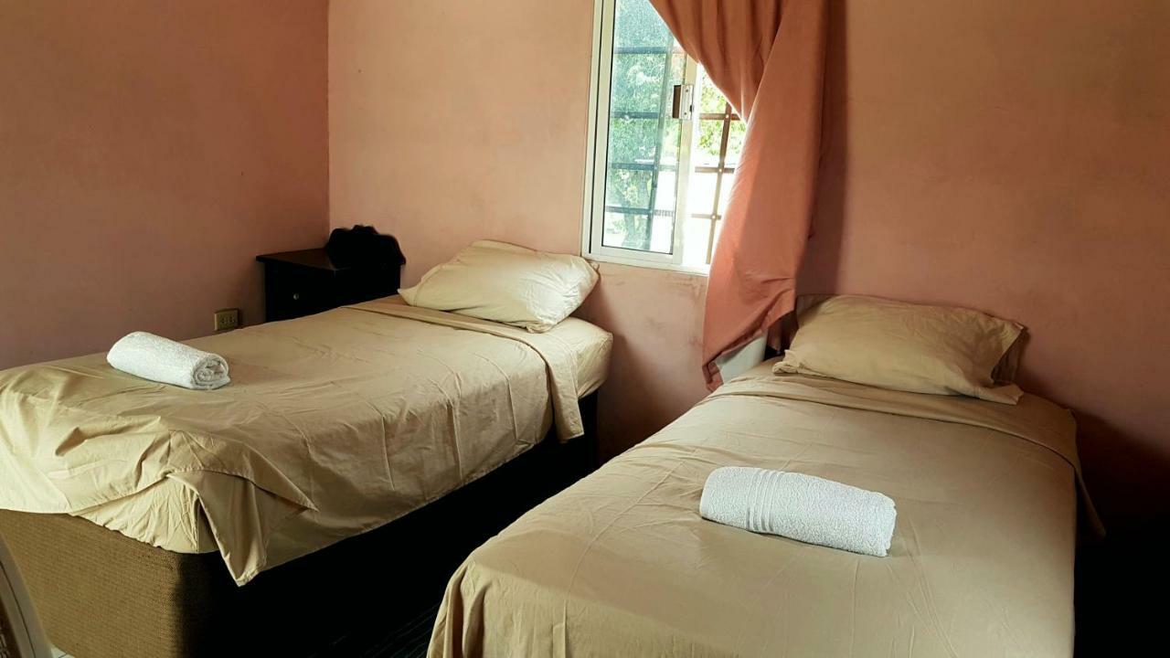 Casa Ricky'S Hostel Orange Walk Екстериор снимка