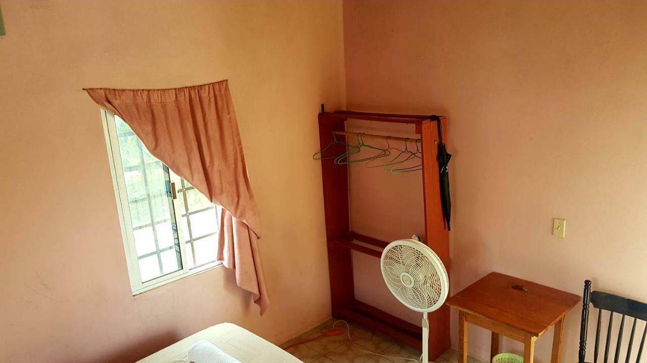 Casa Ricky'S Hostel Orange Walk Екстериор снимка